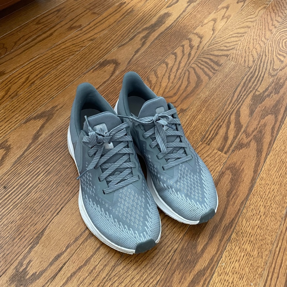 Nike Running sneakers size 7 in a nice grey color